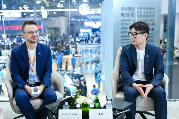 蓝乔配资 上汽大众高层揭秘：未来SUV布局全面，燃油车智能化转型加速！